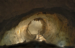 Wyandotte_Caves_Monument_Mountain-300x191